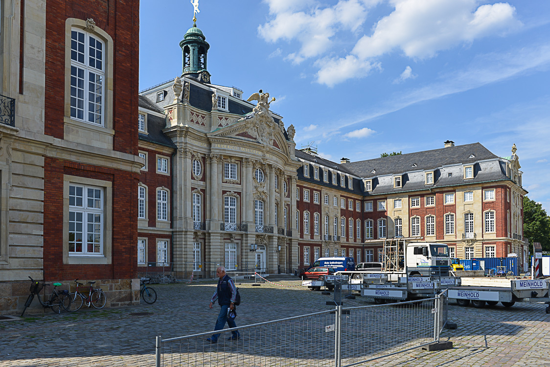 DSC_4662 Das barocke Juwel wurde von Münsters berühmtem Baumeister Johann Conrad Schlaun als fürstbischöfliche Residenz errichtet. Foto: c/o Volker Ammann
