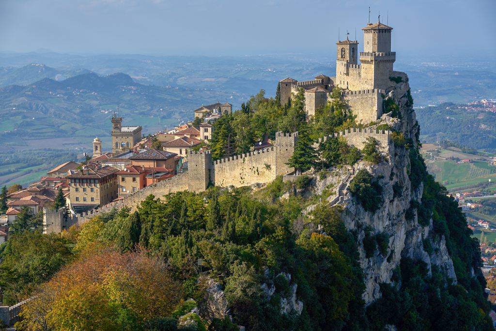 San Marino liegt malerisch auf dem Mount Titano. Foto: c/o Pixaby, Volker Glätsch