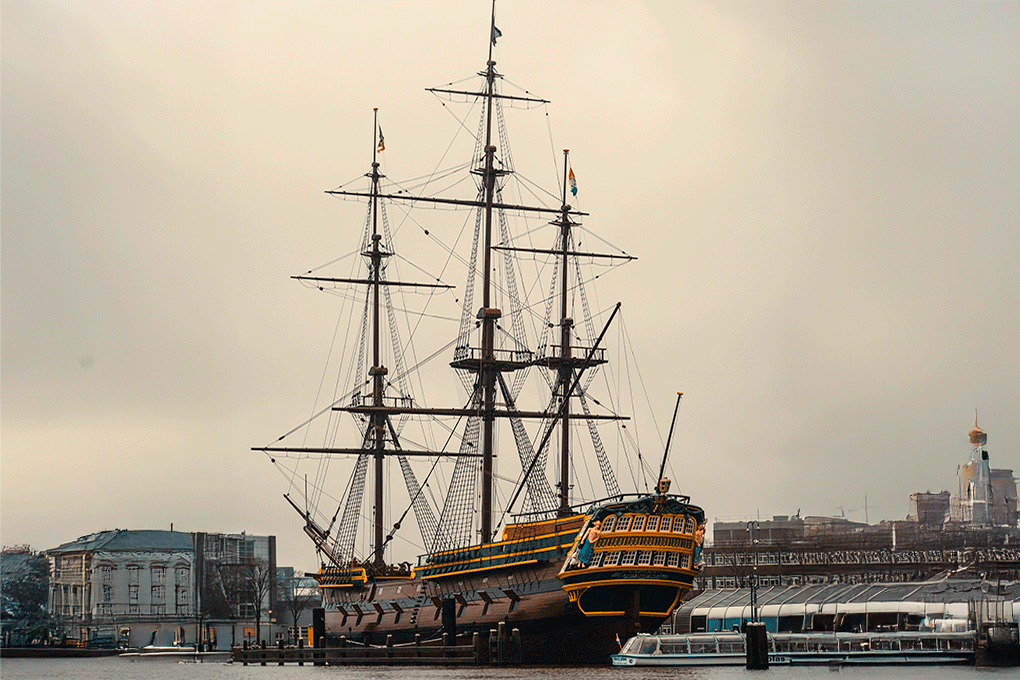 Museumsschiff im Hafen: Foto: ©Slavan Art auf Pixabay. Museumsschiff im Hafen: Foto: ©Slavan Art auf Pixabay.