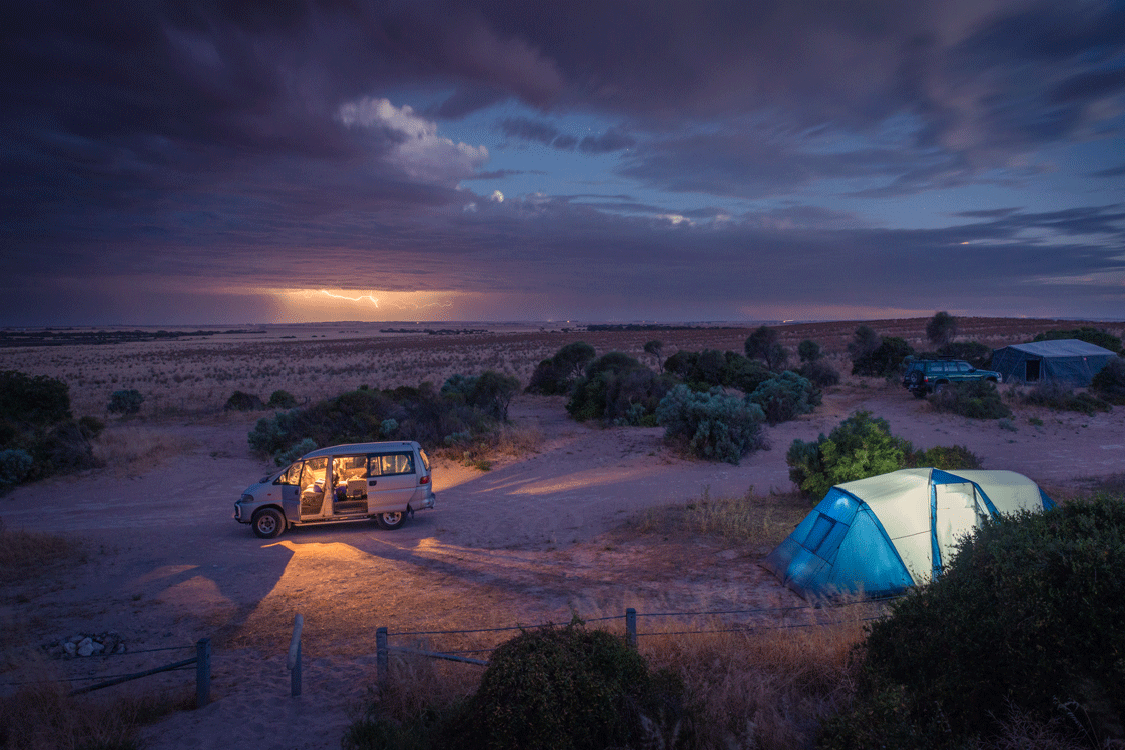 Schutz vor Gewitter im Freien. Foto: ©AdobeStock, mastersky