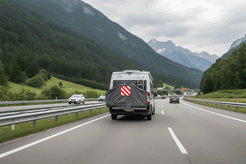 Reisemobil mit Rahmerntäger. Foto: ©Gemini Generated Image, Volker Ammann