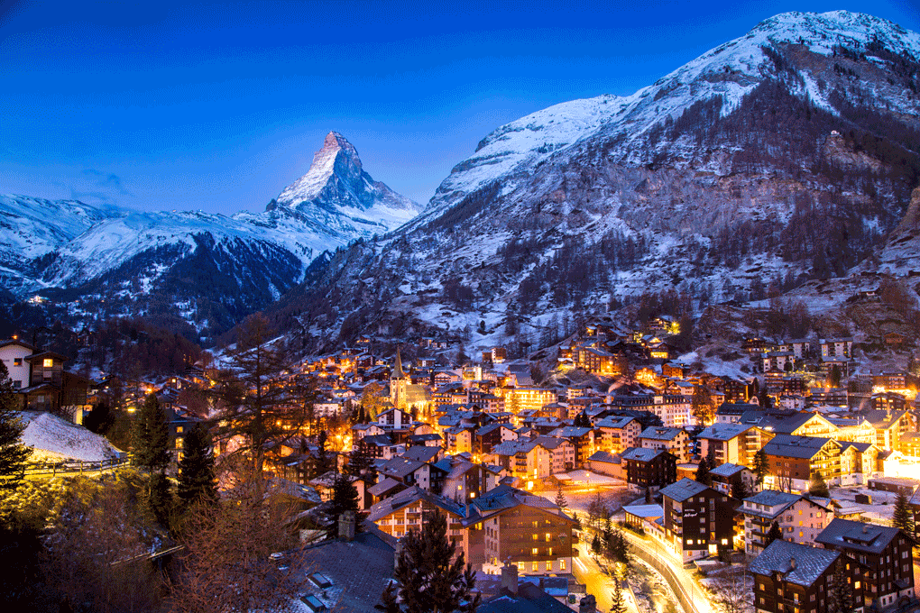 Zermatt mit Matterhorn im Hintergrund. Foto: © AdobeStock, Chris, Zermatt mit Matterhorn im Hintergrund. Foto: © AdobeStock, Chris,