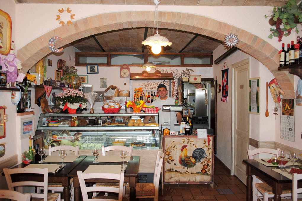 Gelateria Castellina mit einer riesigen Auswahl an köstlichen Semifreddo-Kuchen. Foto: ©Adobe Stock, tassilo11 Gelateria Castellina mit einer riesigen Auswahl an köstlichen Semifreddo-Kuchen. Foto: ©Adobe Stock, tassilo11