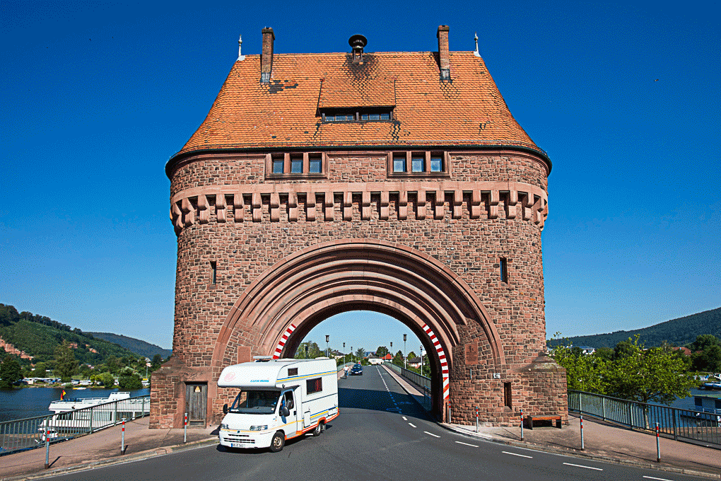 Historisches Tor zur Einfahrt nach Miltenberg. Wohnmobilstellplätze direkt am Main. Foto: ©DREI AM MAIN Tourismusgemeinschaft, Holger Leue