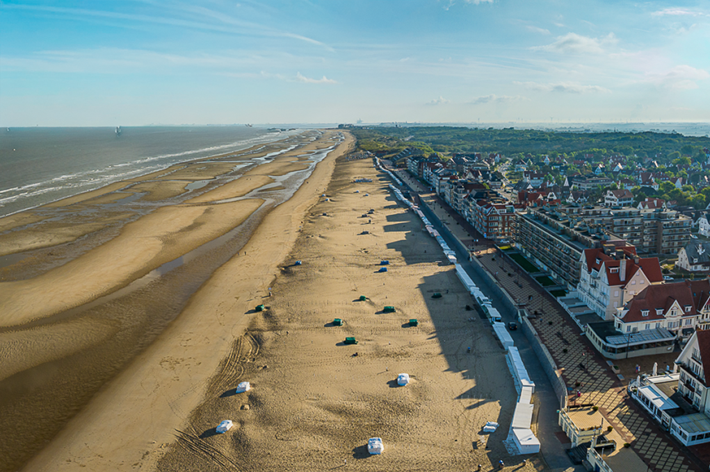 De Haan Engel Drohnenpilot AdobeStock Strand bei De Haan Foto: ©AdobeStock, Engel Drohnenpilot